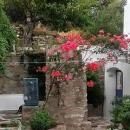 παλιό κελάρι σε πέτρινο σπίτι * Áno Potamiá