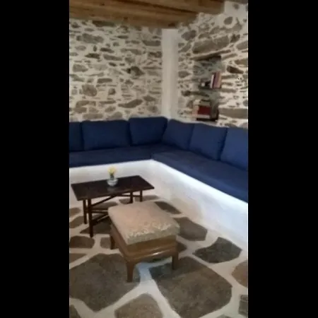 παλιό κελάρι σε πέτρινο σπίτι * Áno Potamiá